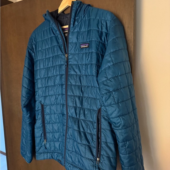 Never worn blue Patagonia nano puff - Picture 2 of 4